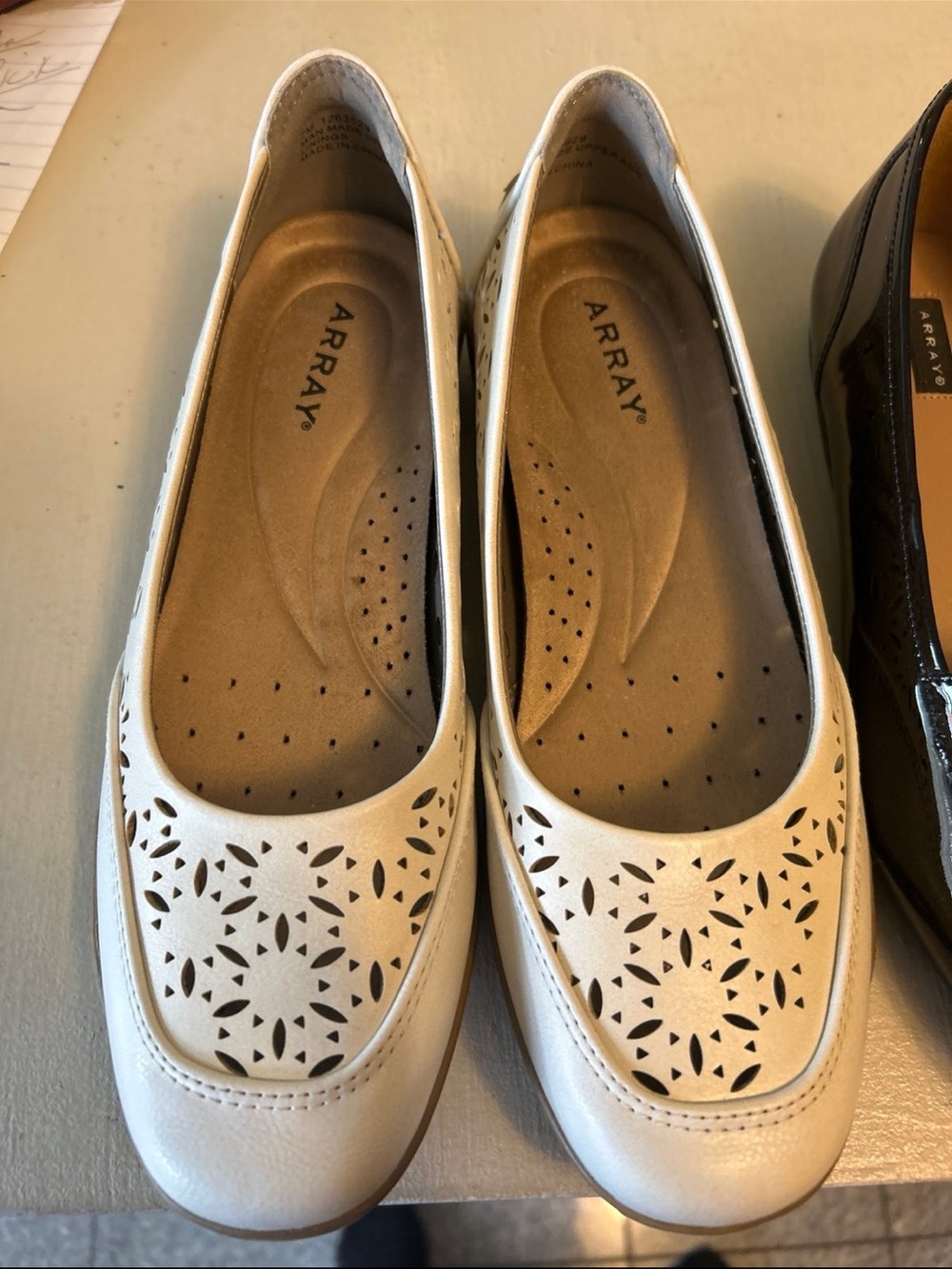 Array Women’s Cream Laser-Cut Slip-On Flats size 7